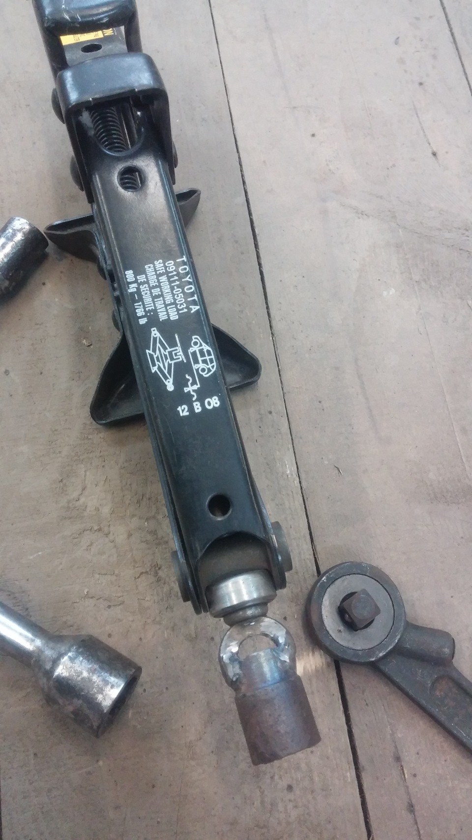 Фото в бортжурнале Toyota Avensis II. Запчасти на фото: 0911105031