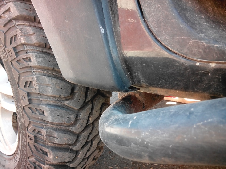 Правый конец — УАЗ Patriot