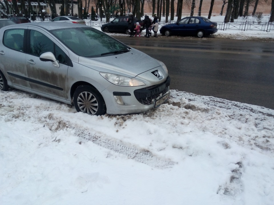 Пежо зимой. 106 Peugeot Winter. Машина Пежо зимой. Зимняя вставка Пежо 308.