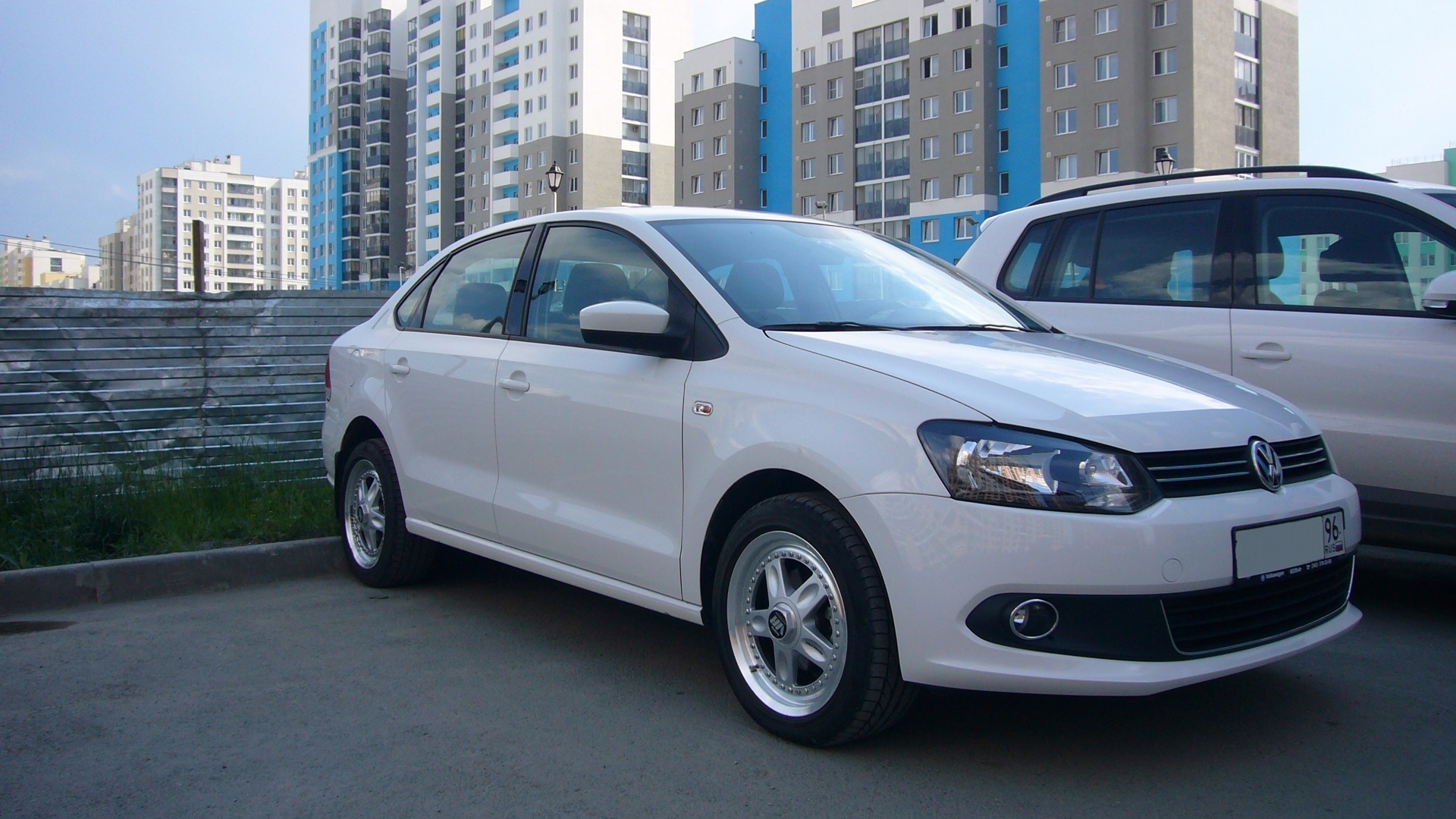 Фольксваген поло седан 1.6. Polo sedan r16. VW Polo sedan r16. Volkswagen Polo sedan 205/50 r16. Поло седан 205 50 r16.