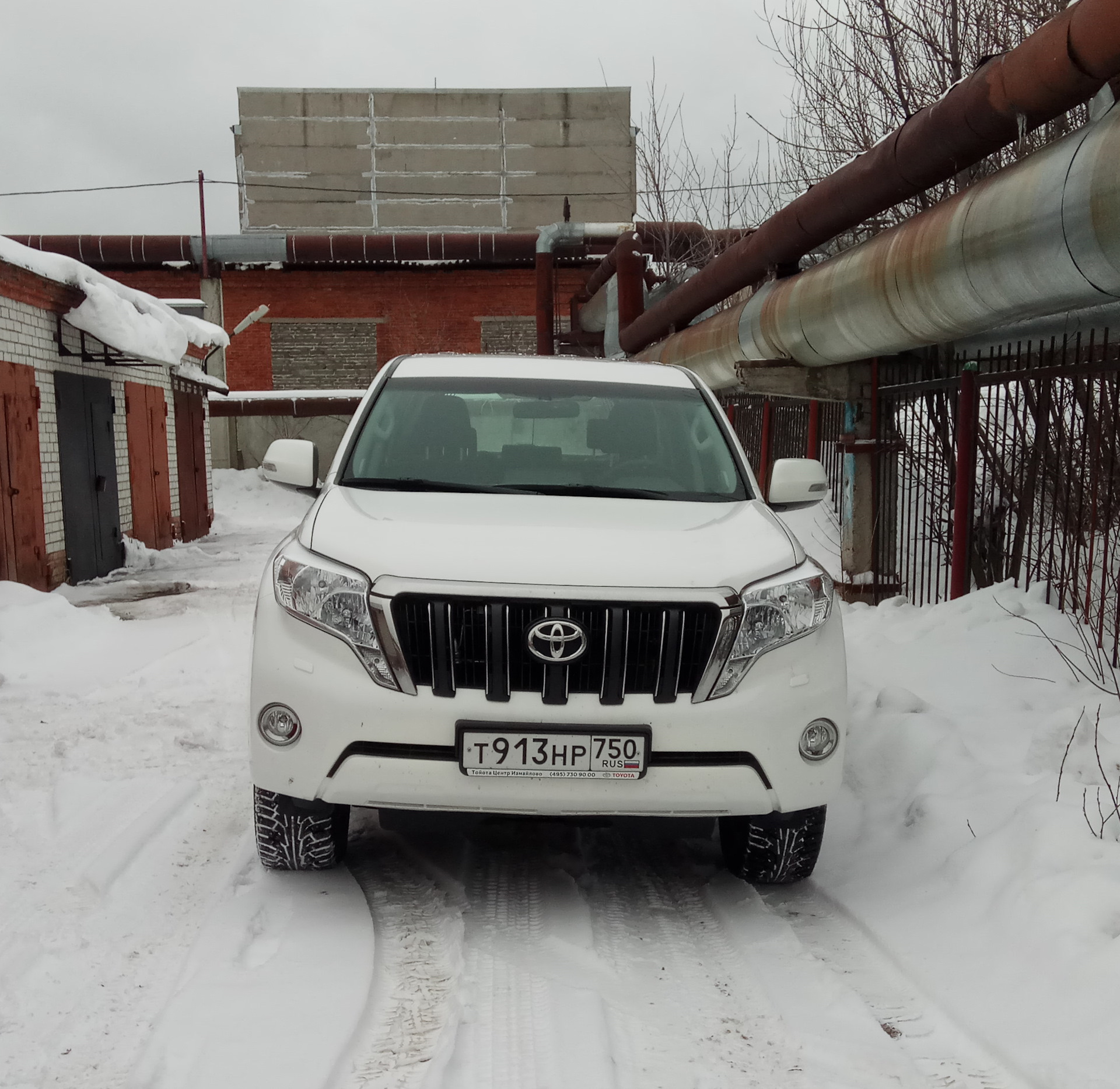 Прадо 150 дизель 2.8. Toyota Land Cruiser Prado антихром. Land Cruiser Prado 150 антихром. Антихром на Land Cruiser 150. Белый Прадо 150 антихром.