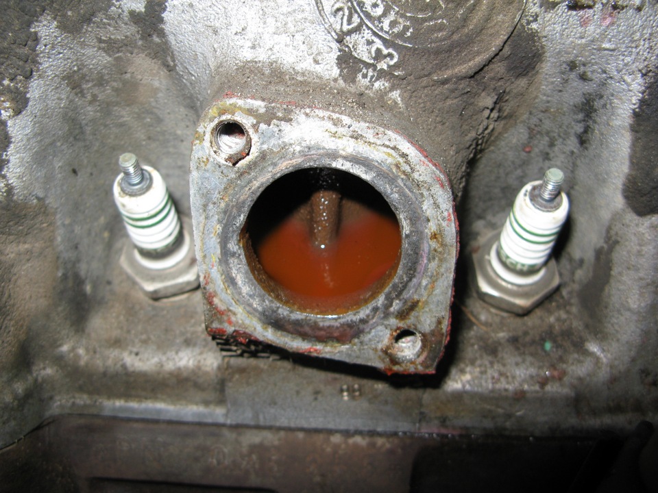 Течь из под фланцев. Порыв трубопровода. Сварка фланца ду150 к трубе. Течет сгон на трубе отопления. Разгерметизация трубопровода.