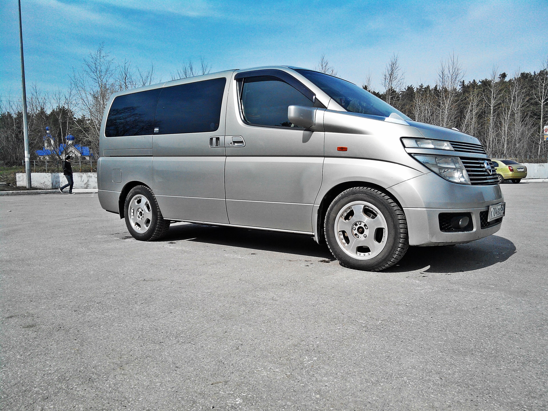 Nissan Elgrand 2005