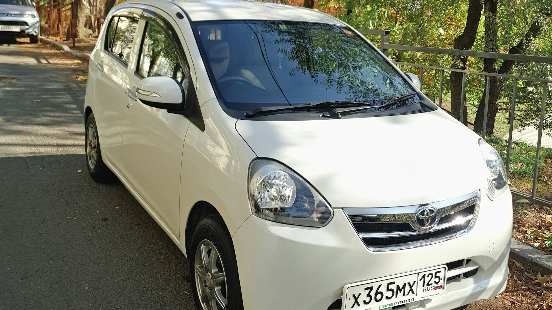 Toyota Pixis Epoch 2012