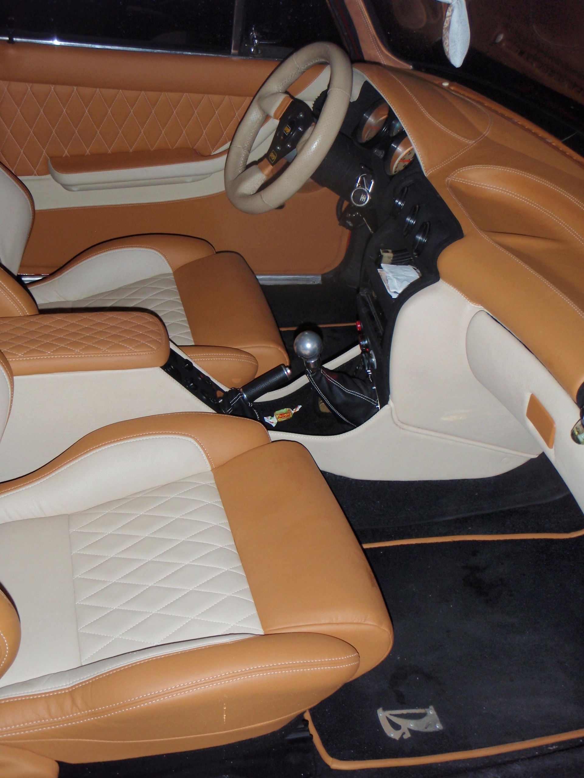 Перешив салона ваз 2110. Обивка салона ваз 2114. Приора 2 салон экокожа. Suzuki jimny перетяжка салона. Перешив салона ваз.