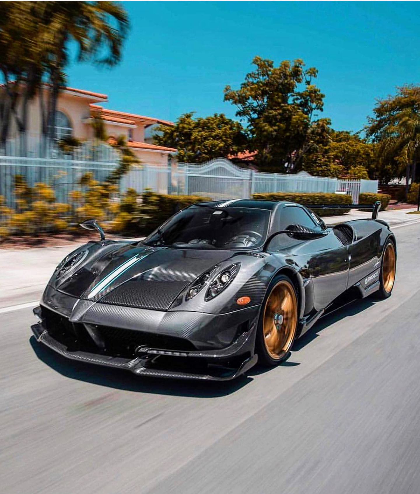 B c автомобиль. Пагани Уайра. Машина Pagani Huayra. Pagani Huayra BC. Зонда Хуайра.