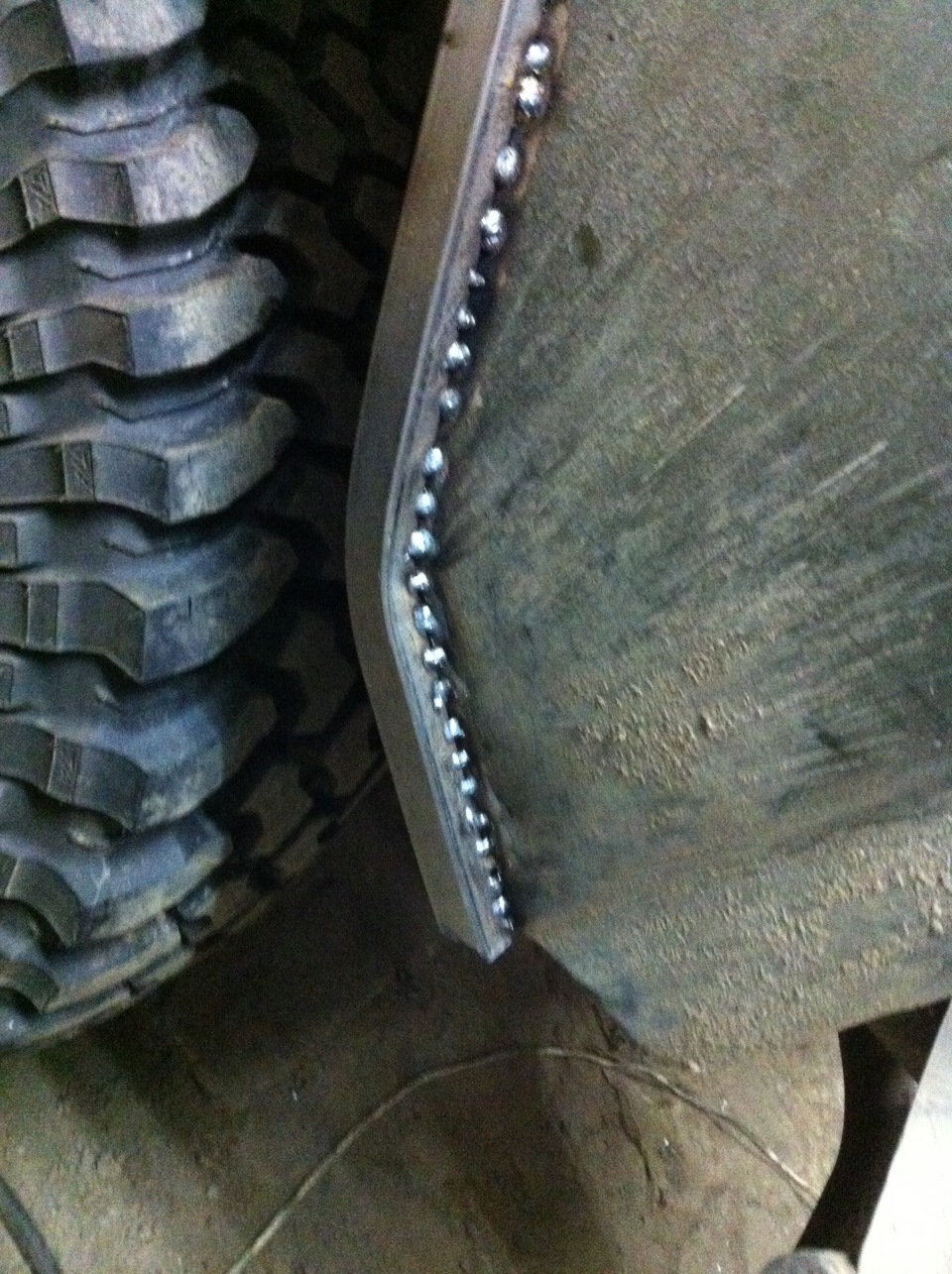 варим профиль на задние крылья — УАЗ 469, 2,9 л, 1982 года | кузовной ...