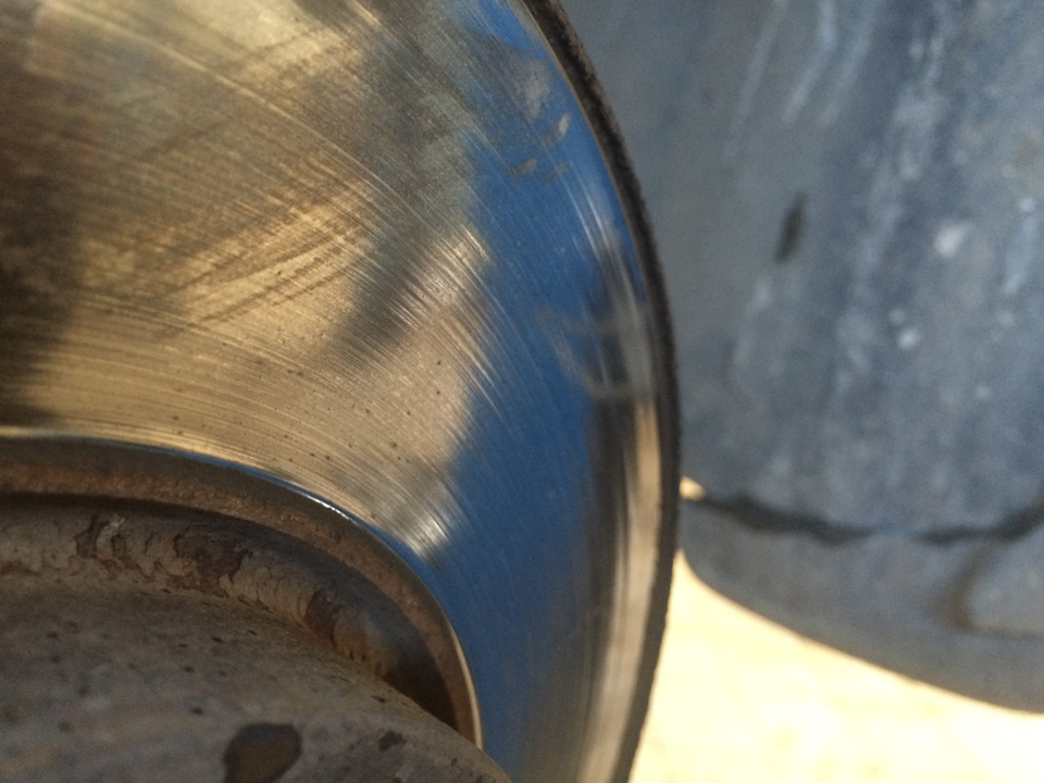 Стальные диски Chevrolet Cruze после 96000 км. Обратите внимание на выработку с внешней стороны. — Honda Fit (1G)