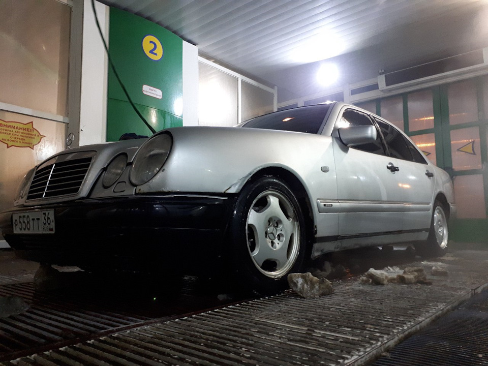 снова в строю) — Mercedes-Benz E-Class (W210). Запчасти на фото: 1855877