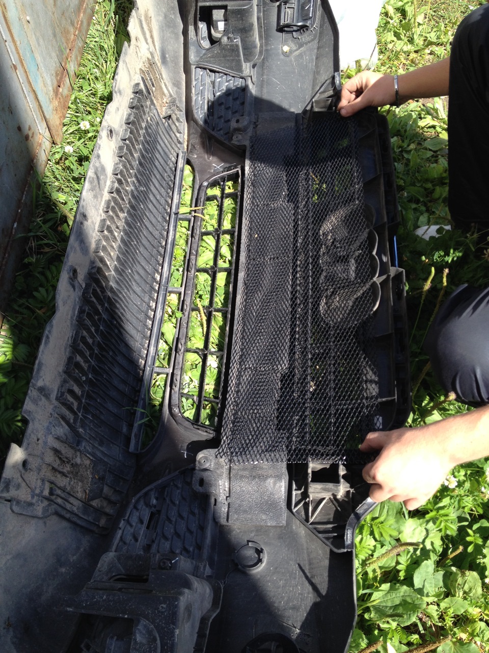 Установка защитной сетки под решетку — Audi A5 Sportback (1G), 2 л ...