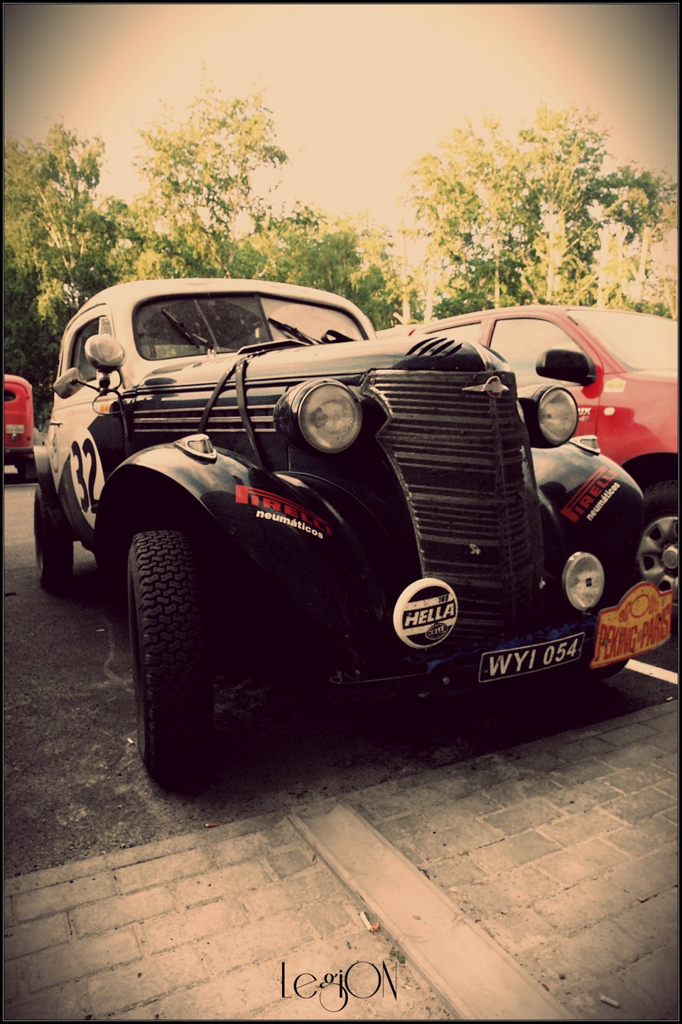 Автопробег ретромашин Пекин — Париж. 12.06.2013. Тюмень. Гостиница ...