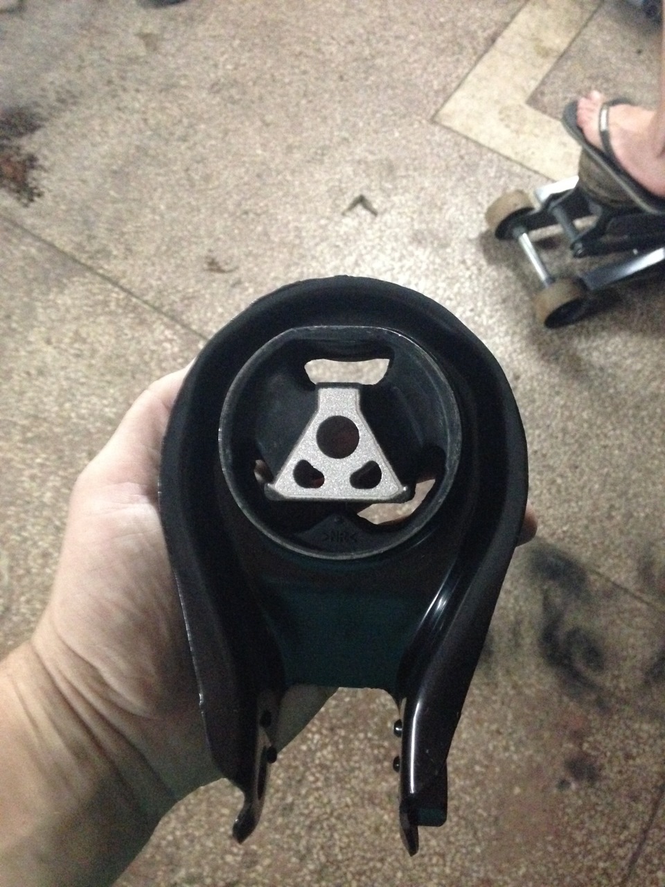 Ну что подушки поменял. Двигатель работает просто восхитительно ...