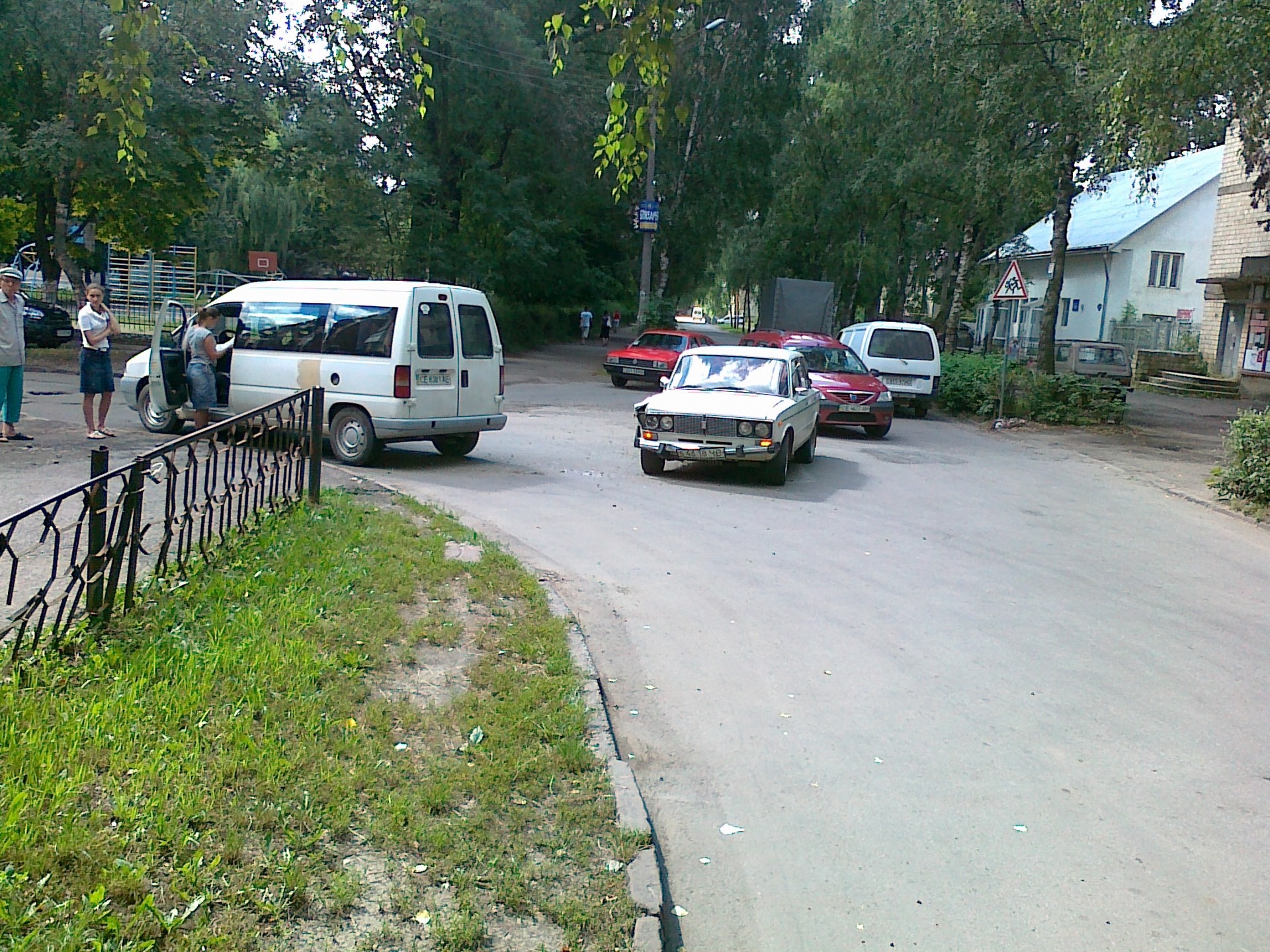 недавняя авария 28.07.2011 девушка за рулем — Lada 21063, 1,3 л, 1983 года  | ДТП | DRIVE2