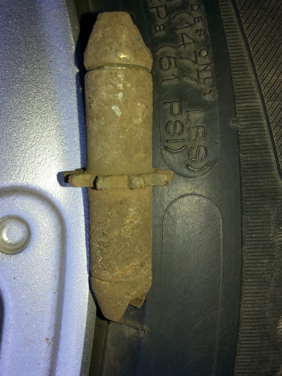 Замена заднего правого ступичного подшипника, подтяжка ножника ...