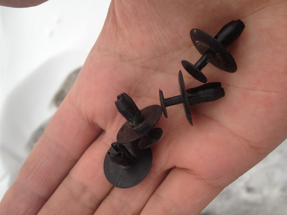 Пистон peugeot citroen 2210. Пистон пежо. Клипса порога peugeot 3008. Клипса подкрылка пежо 3008. Клипса молдинга двери пежо 308.