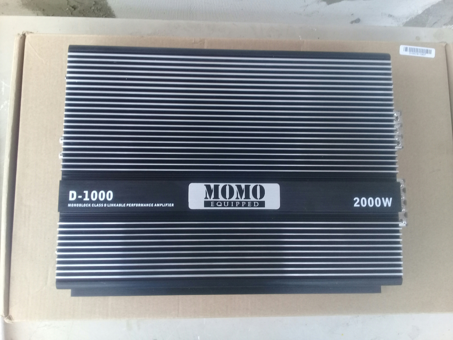 1000 д. Momo 2000w моноблок усилитель. Моноблок Momo d1000. МОМО 1000d 2000w. Momo d1000 потроха.