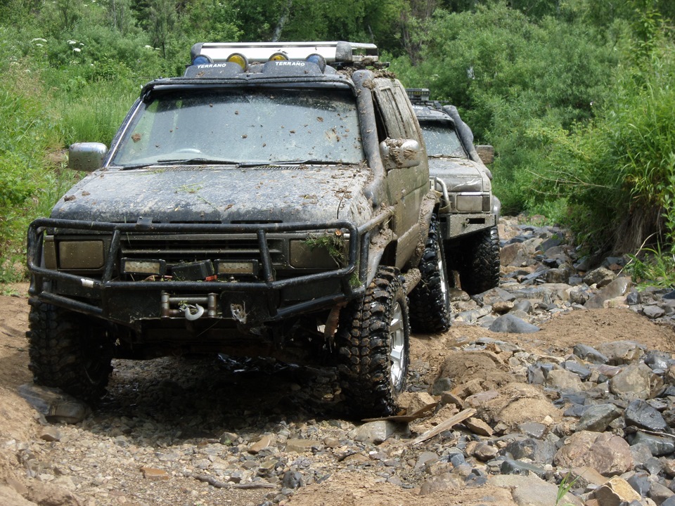 Ниссан террано бездорожье. Ниссан Террано для бездорожья. Nissan Terrano на бездорожье. Байкал трофи Террано. Террано тюнинг для бездорожья.