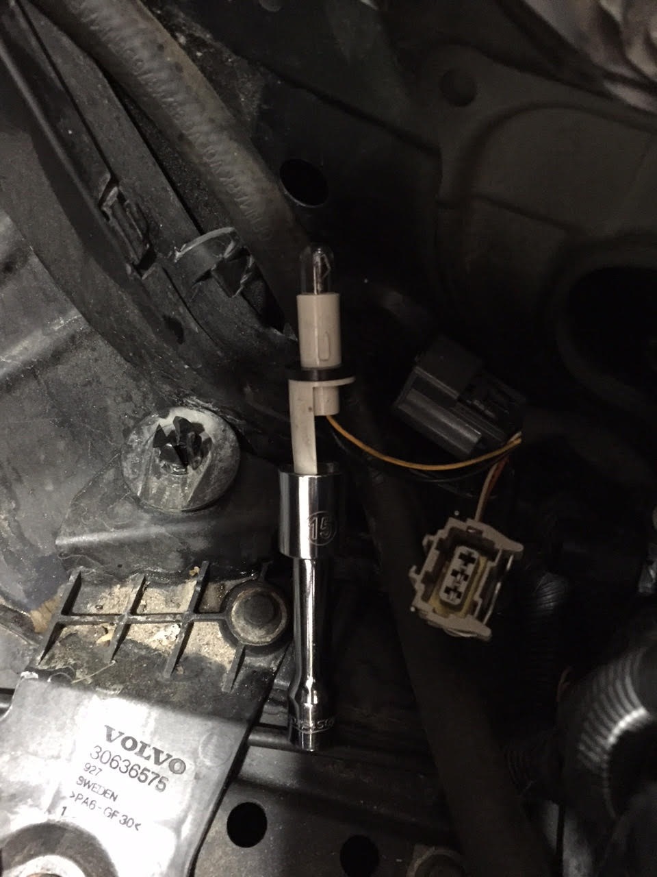 Замена боковой габаритной лампы — Volvo S60 (1G), 2,5 л, 2007 года ...