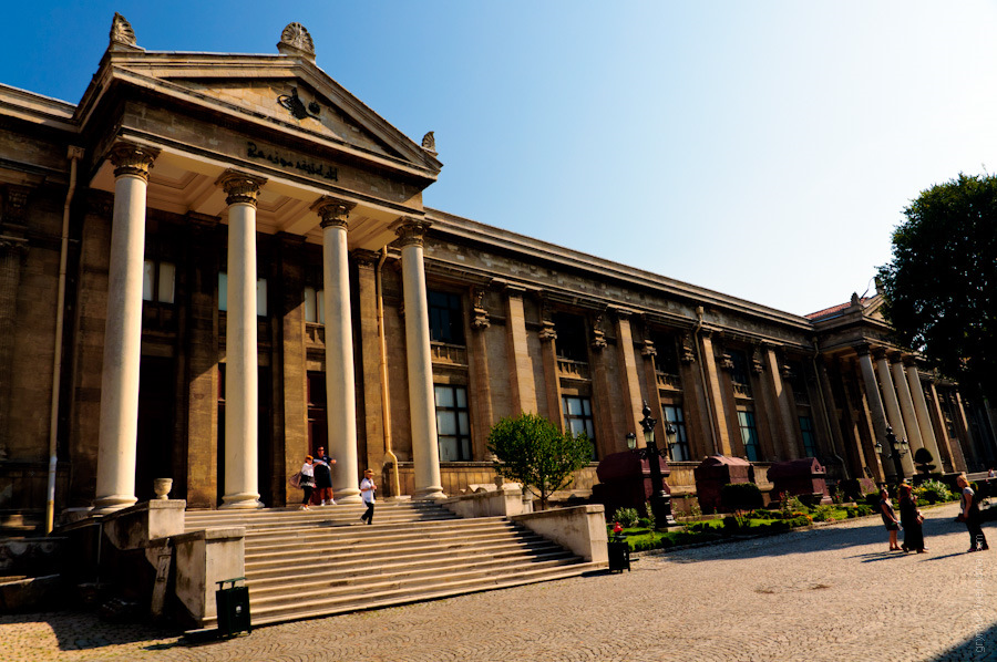 Istanbul museums. Археологический музей Стамбула. Стамбульский музей археологии Стамбул. Окрестности  археологический музей Стамбула. Археологический музей Стамбул фотографии.