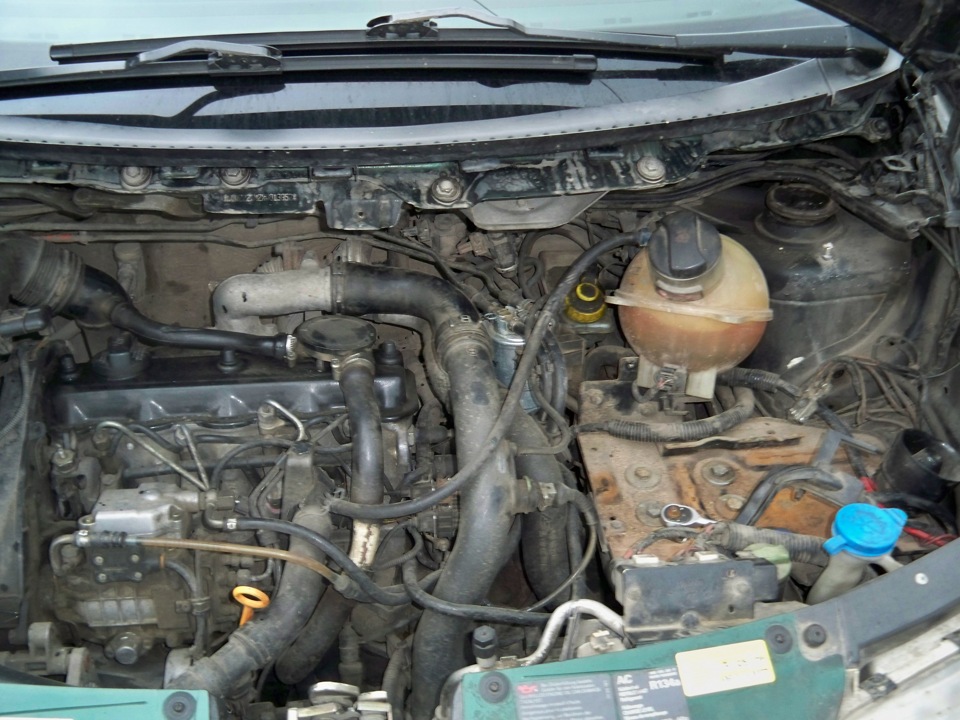 Volkswagen sharan датчики. Датчик температуры двигателя VW Sharan 1.9TDI. Система охлаждения Фольксваген Шаран 2.0. Volkswagen Sharan двигатель 2.8 датчик 9. Фольксваген Шаран 1998 1.8 АКБ.