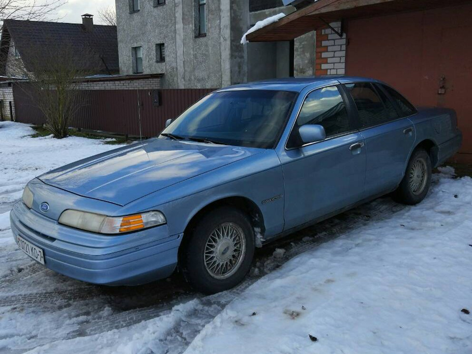 Фото в бортжурнале Ford Crown Victoria (1G)