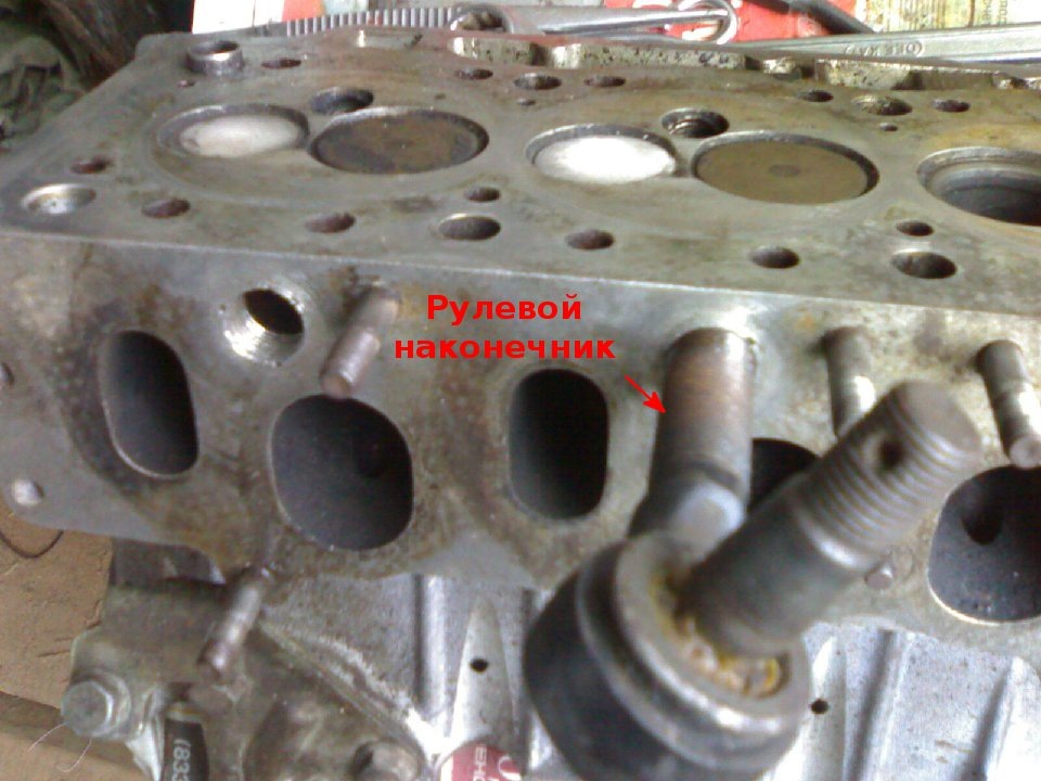 Тосол попадает в коллектор. Шпилька на выпускной коллектор 2115. Ваз 2114 выпускной коллектор подтеки. Пассат б3 шпильки впускного коллектора. Пассат б4 шпильки коллектора.