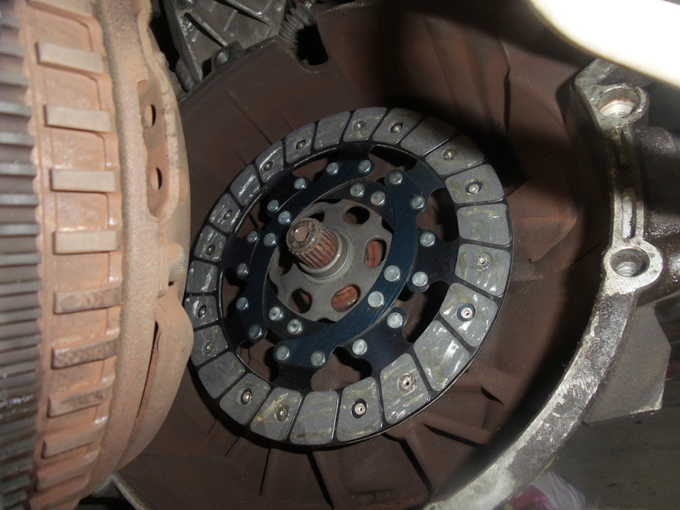 Фрикционный диск сцепления на M56, сальники приводов — Volvo S40 (1G ...