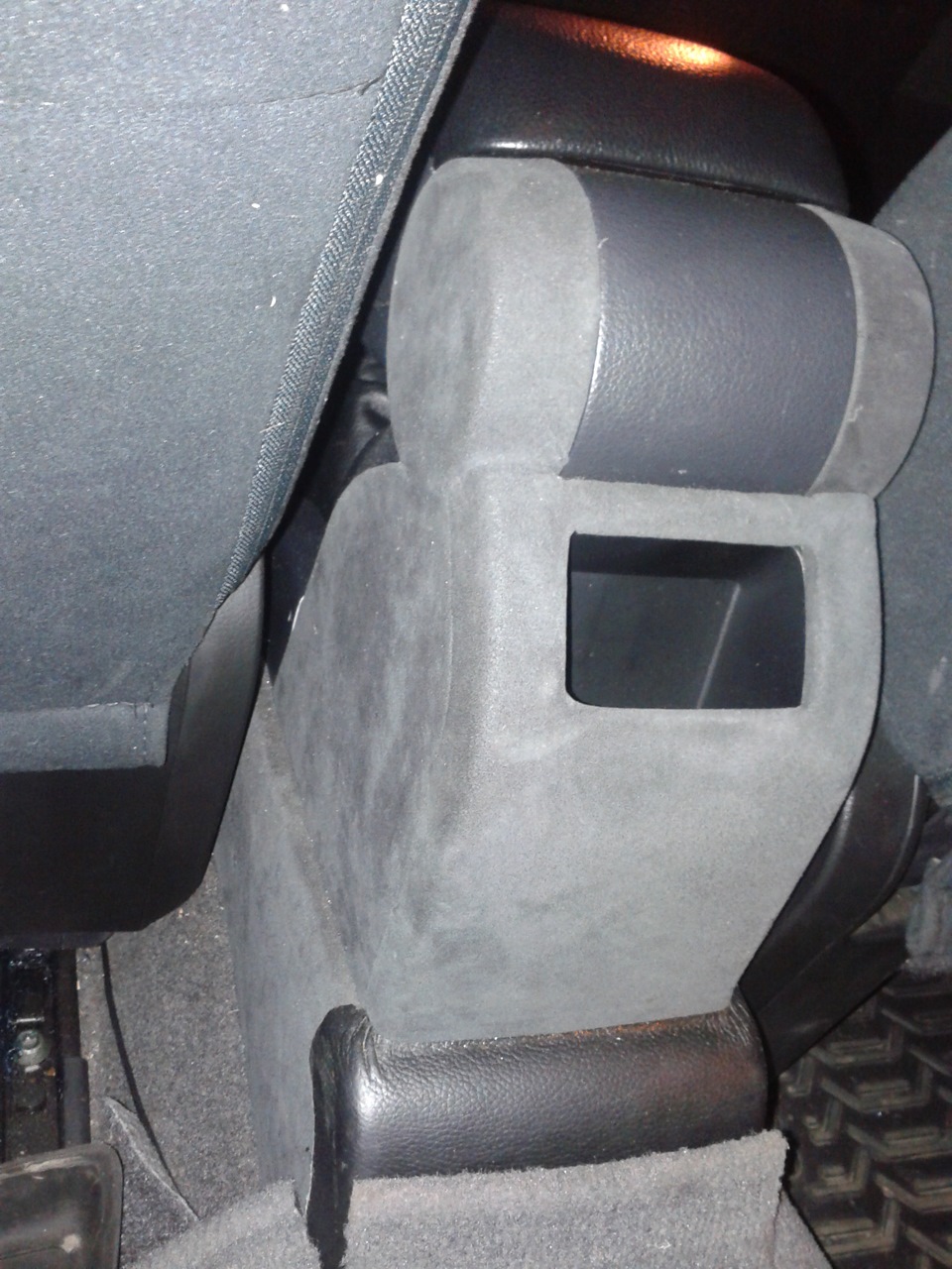 Обтяжка элементов салона алькантарой — Nissan Tiida (1G), 1,6 л, 2010 ...