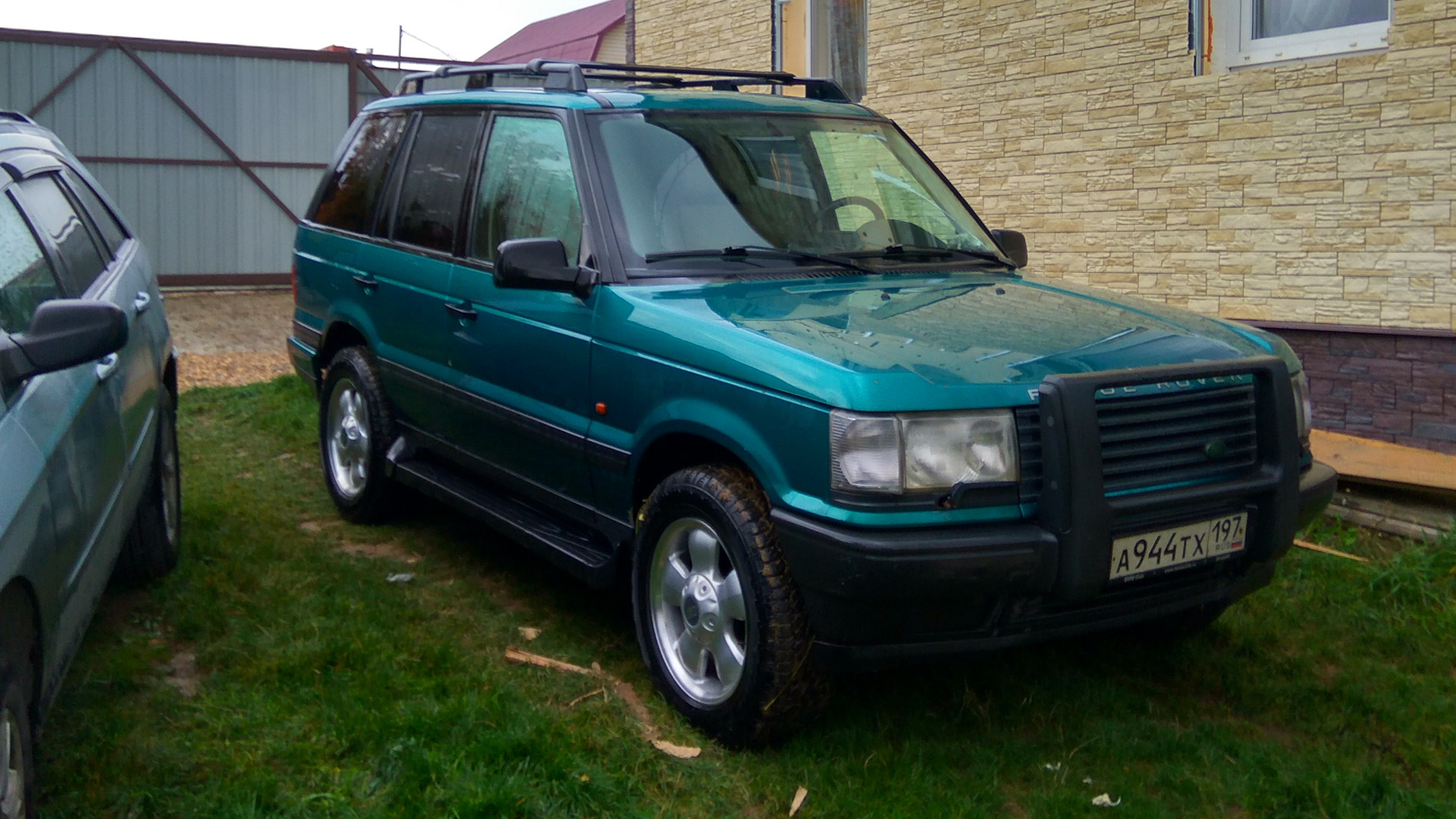 Ленд ровер 1996. Land river 1997. Машина ленд ровер 1996 года. Форд с мордой рендж ровер. Ровер 1996.