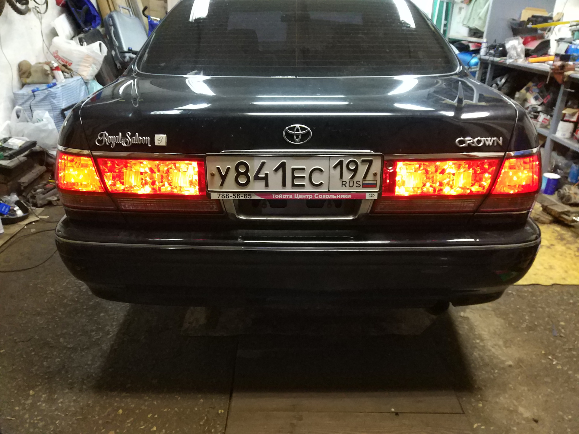 Toyota crown задний. Toyota Crown 170 задние фонари. Toyota Crown 170 задняя оптика. Toyota Crown сзади. Crown 171 задняя оптика.