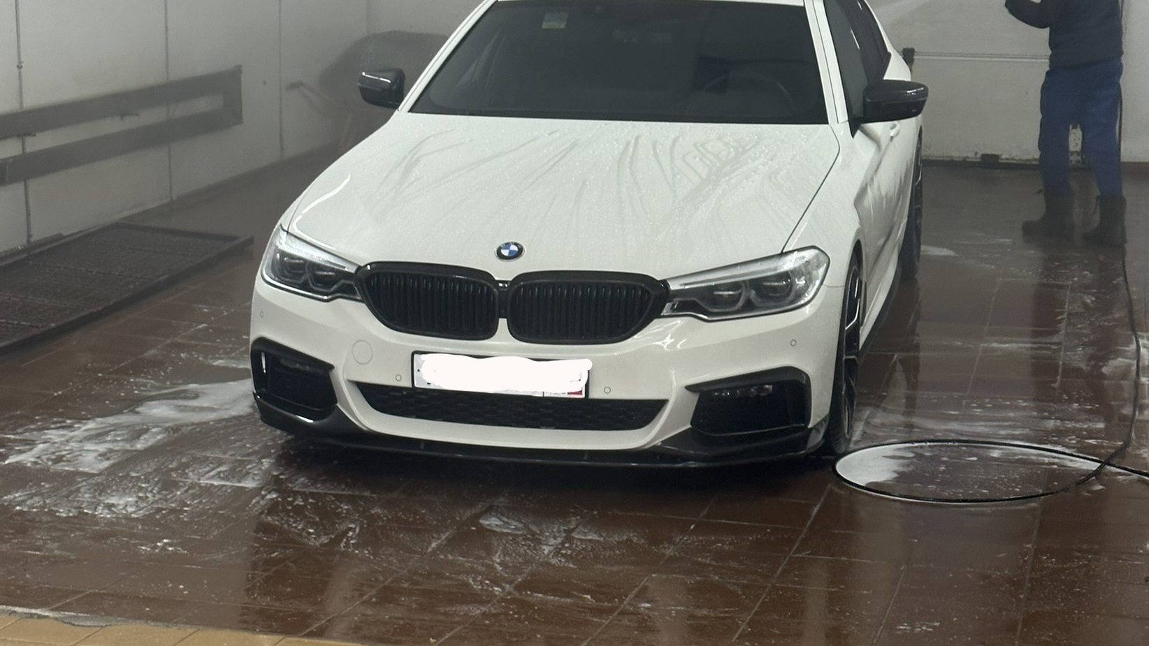 BMW 5 series (G30) 3.0 дизельный 2019 | Белый Вибратор на DRIVE2