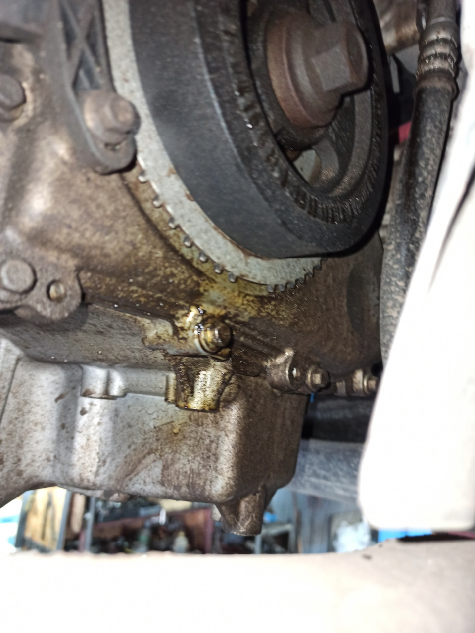 Течь сальника коленвала — Ford Fusion (2G), 2 л, 2018 года | поломка ...