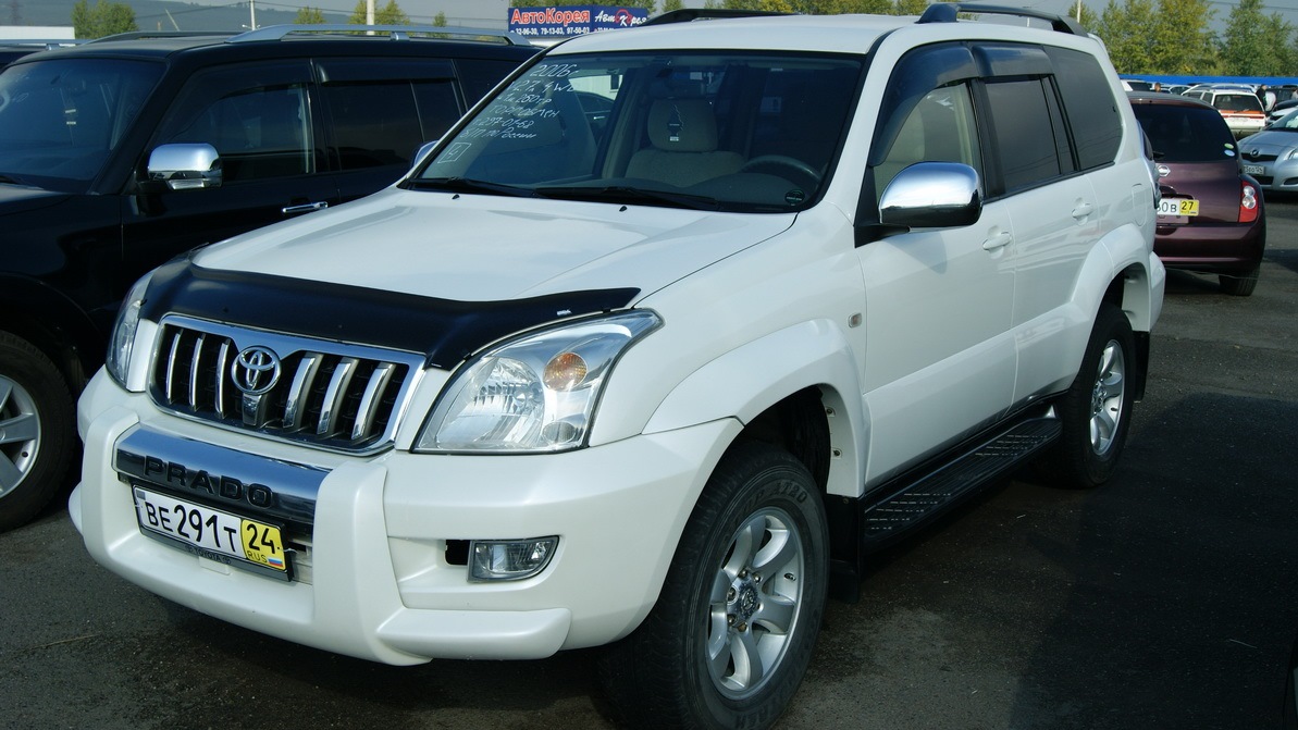 Прадо новосибирск. Toyota Prado 2006 белой. Прадо 2006 года белый. Крузер Прадо Красноярск. Машина Красноярск Прадо.