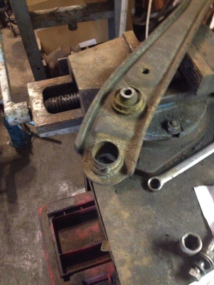 Замена сайлентблоков на задних попреречных рычагах хонда сивик 6 ...