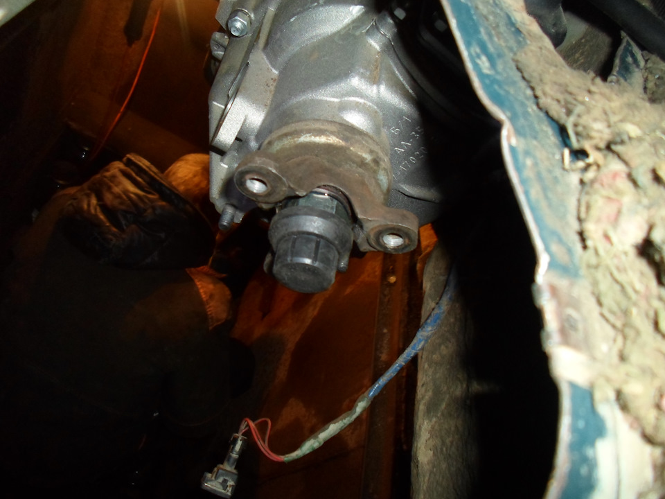 Вот, собственно установлен старый флянец, гайка на красный неразъемный ЛОКТАЙТ — Lada 4x4 3D