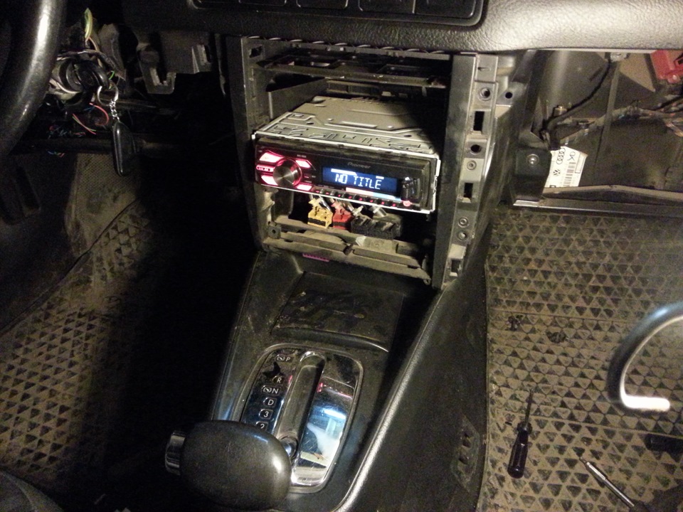 Часть -2 :Начал работать над торпедой, снимаю софт-тач покрытие ...