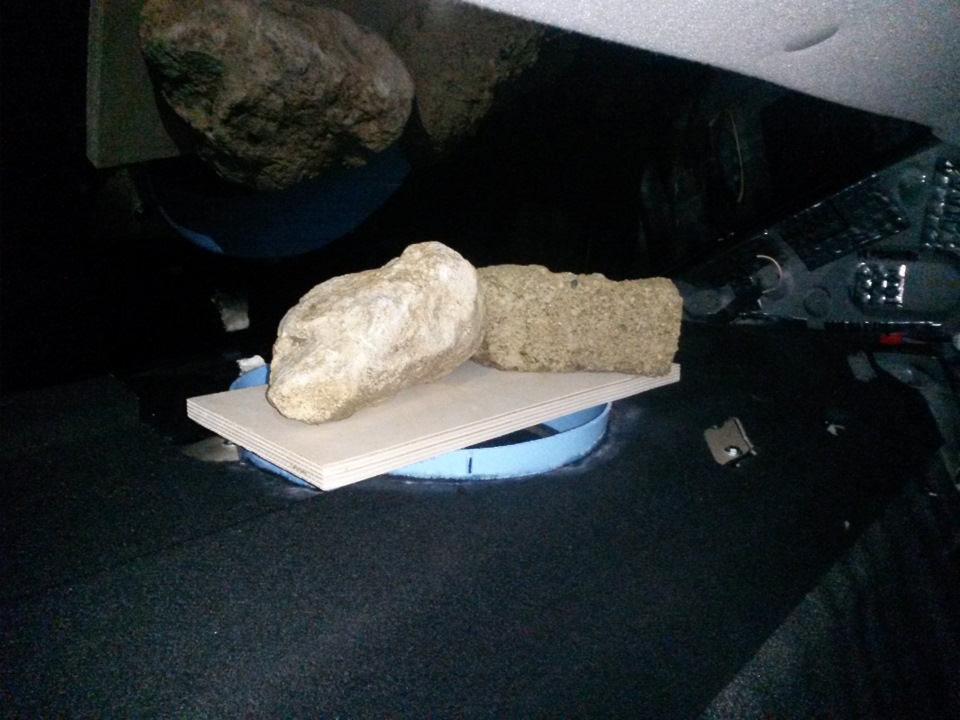 Импровизированный груз. — Renault Logan (2G)