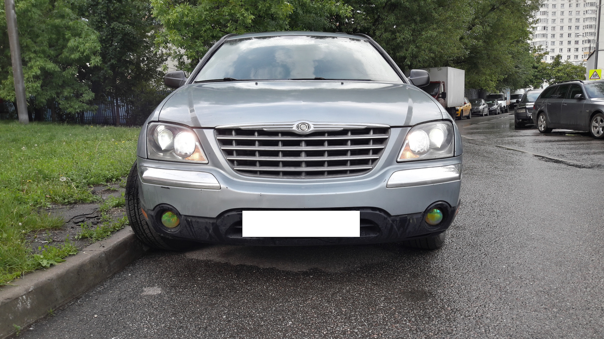 Фара chrysler pacifica. Крайслер фары ксенон. Фары пацифика. Линзы в фары крайслер пацифика. Крайслер пацифика тюнинг оптика.