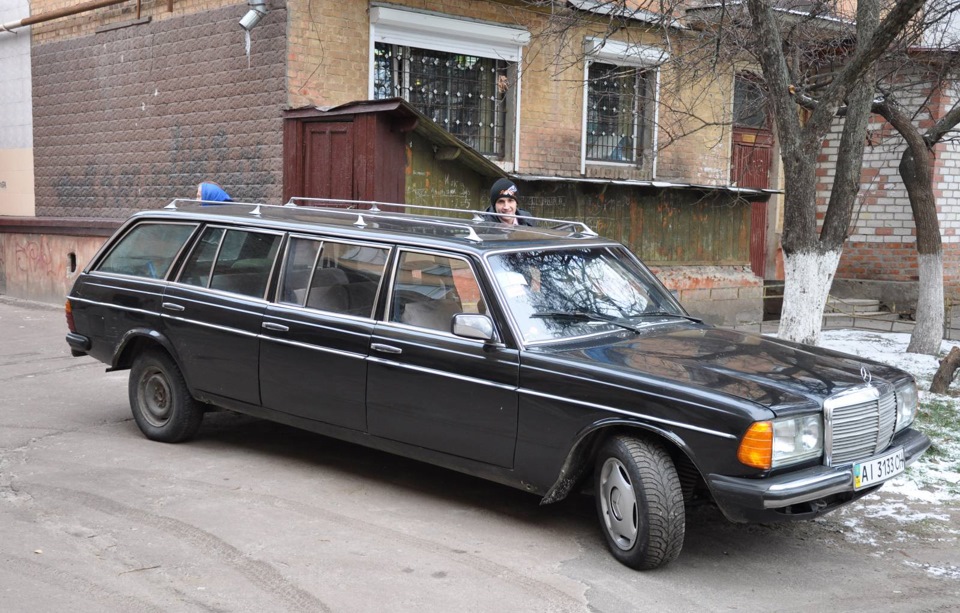 Трехсотый часть 123. Мерседес 123 Лонг. W123 long 250 1979 лимузин салон. W123 2.5 черный Санкт Петербург. Мерседес 123 кузов Лонг фото.