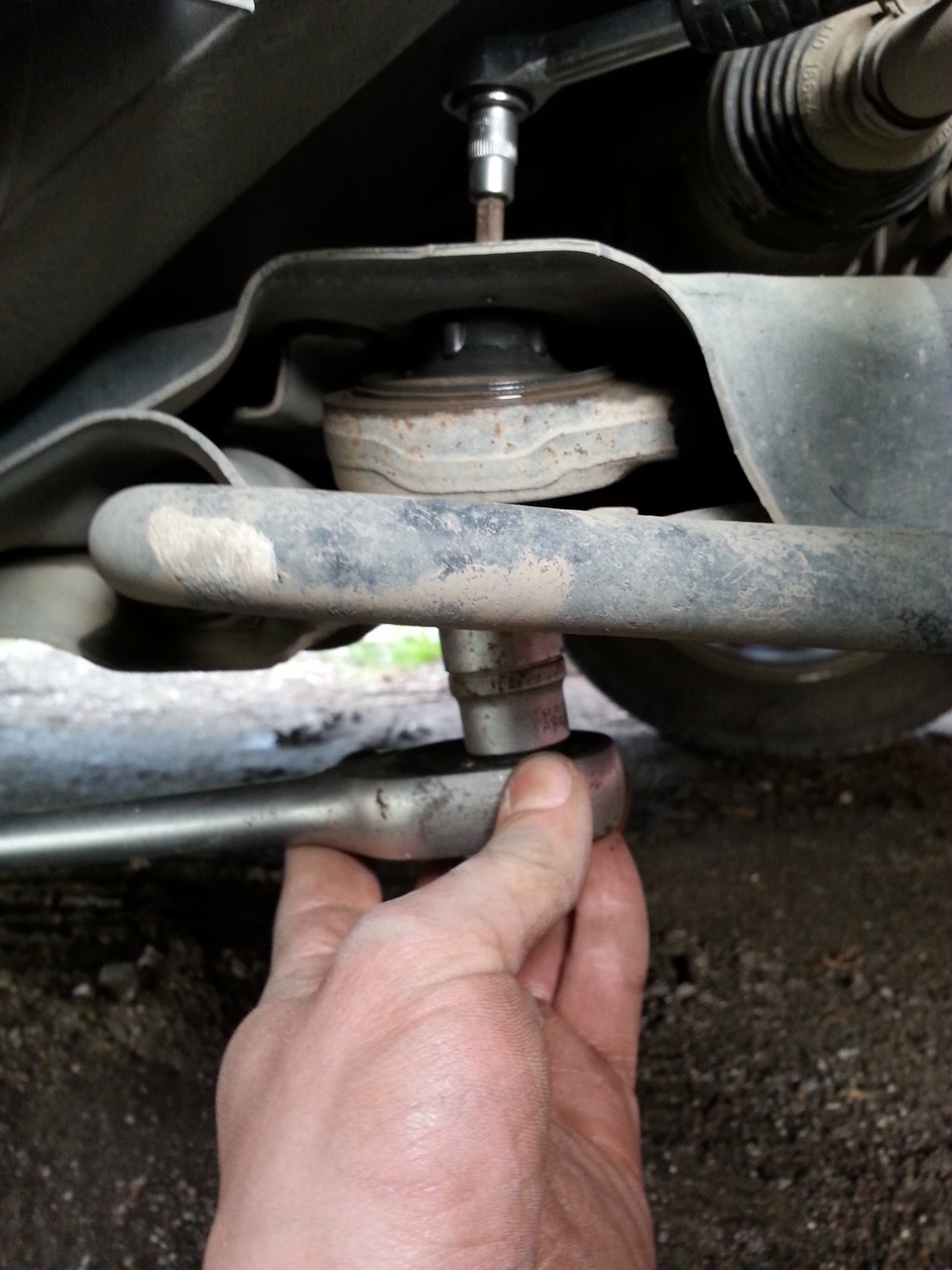 Замена тяги поперечной устойчивости — Citroen C4 (1G), 1,6 л, 2007 года ...