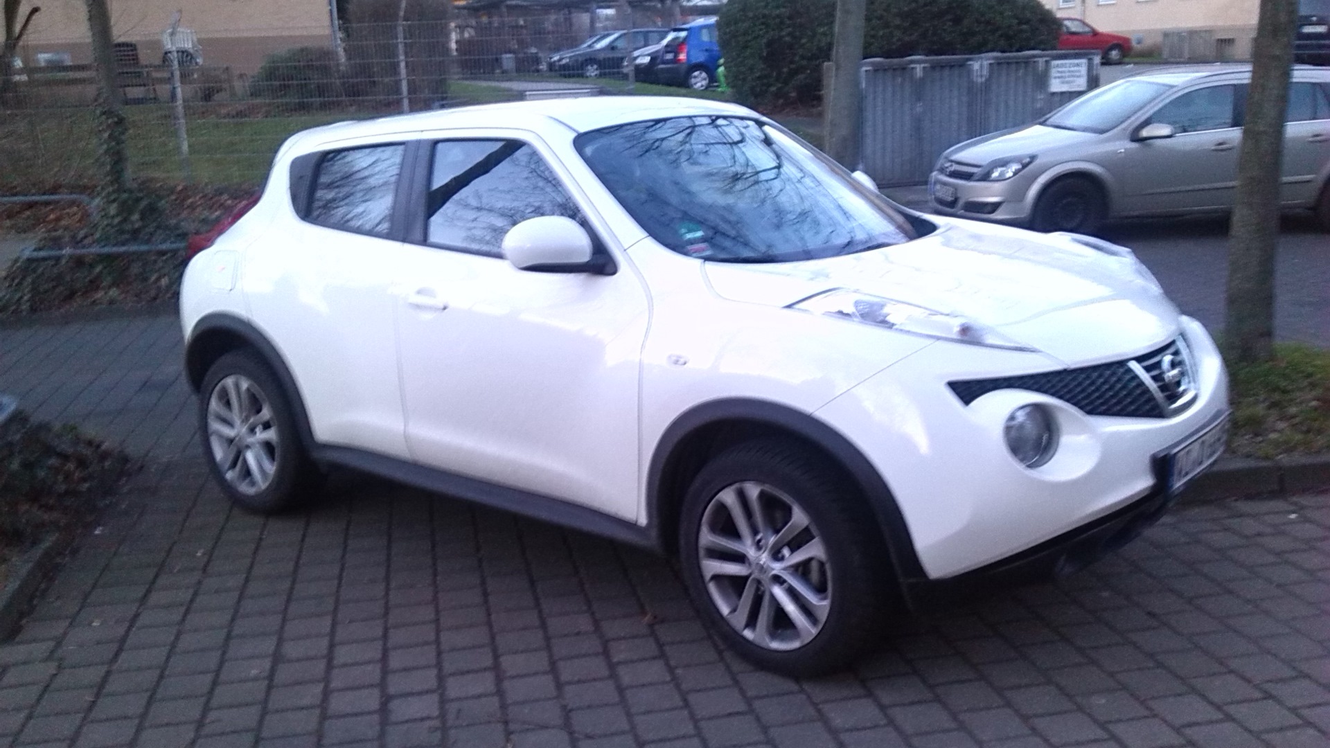 Nissan juke 1.5. Nissan juke drive2. машина жук картинки.