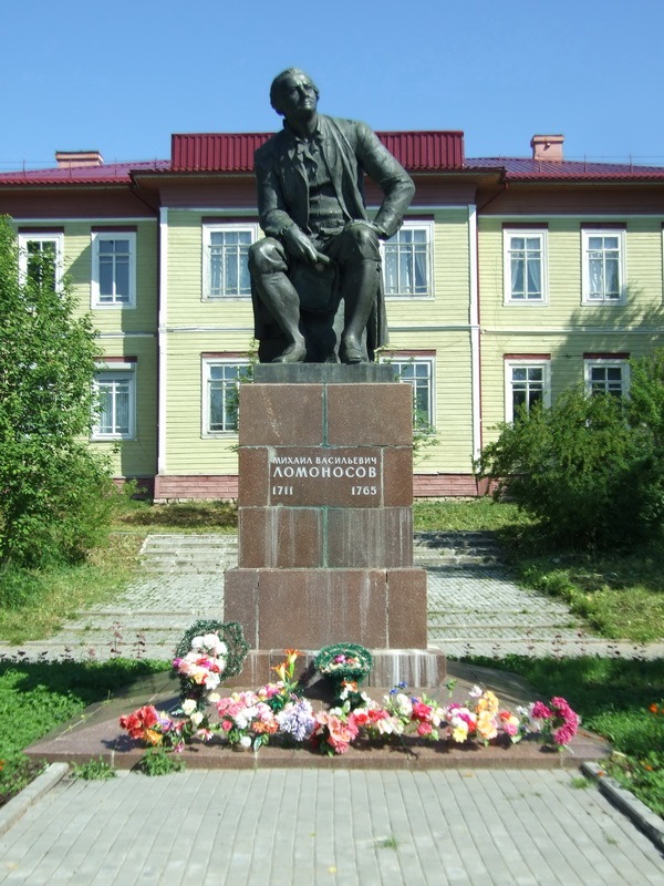 Ломоносова архангельская область. Село Ломоносова в Холмогорах. Родина Ломоносова Архангельская область. Родина Ломоносова деревня Ломоносово. Памятник Ломоносову Холмогоры.