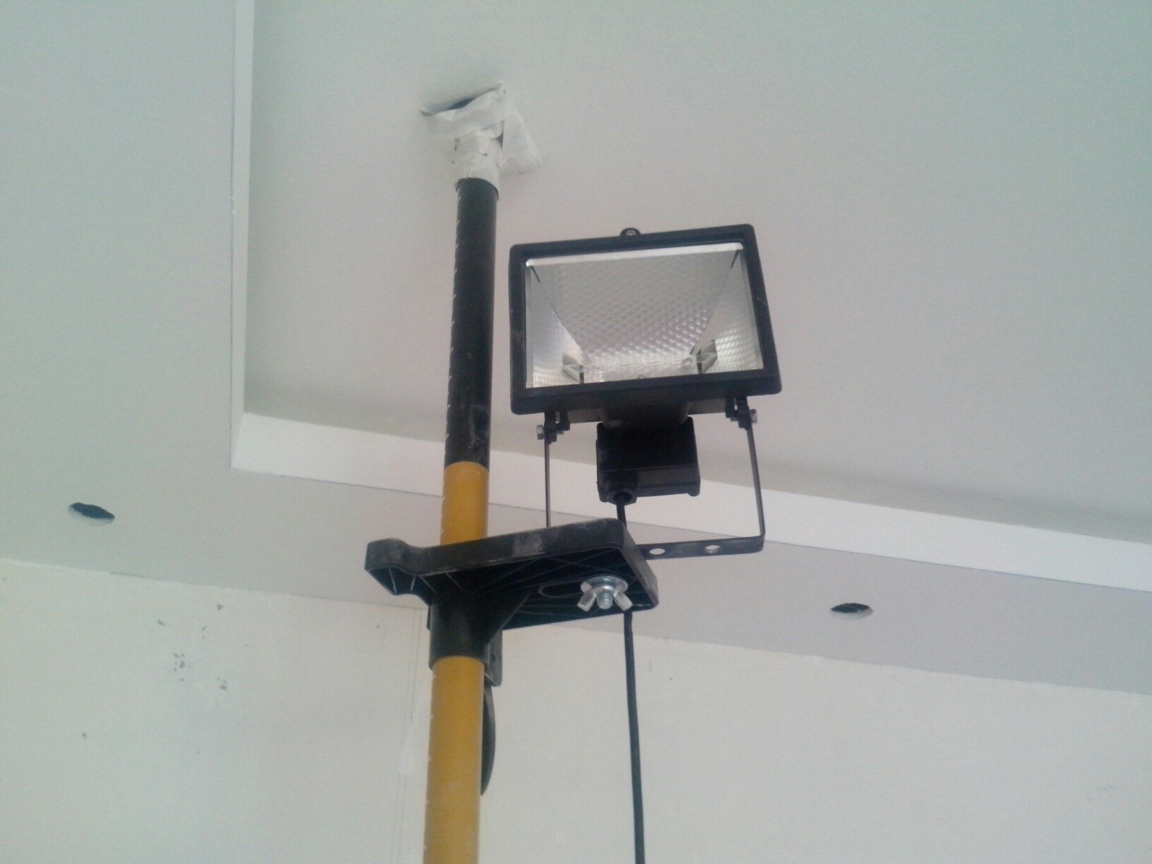 Крепление для прожектора. Прожектор led с креплениями на стену ip66. Кронштейн для прожектора светодиодного на стену. Кронштейн для прожектора светодиодного.
