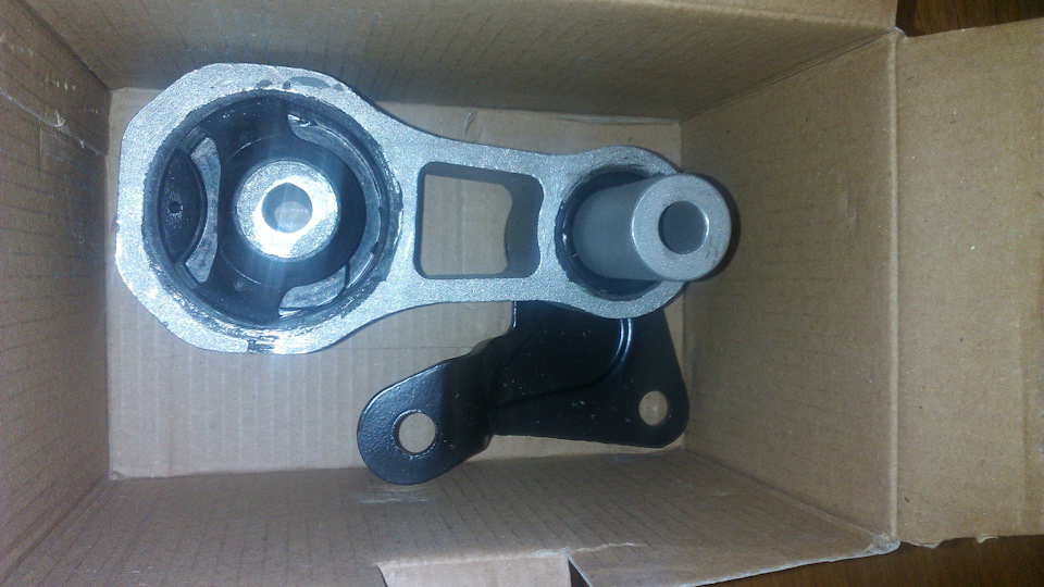 Заменил прокладку клапанной крышки. Тормозные колодки. Завтра буду ...