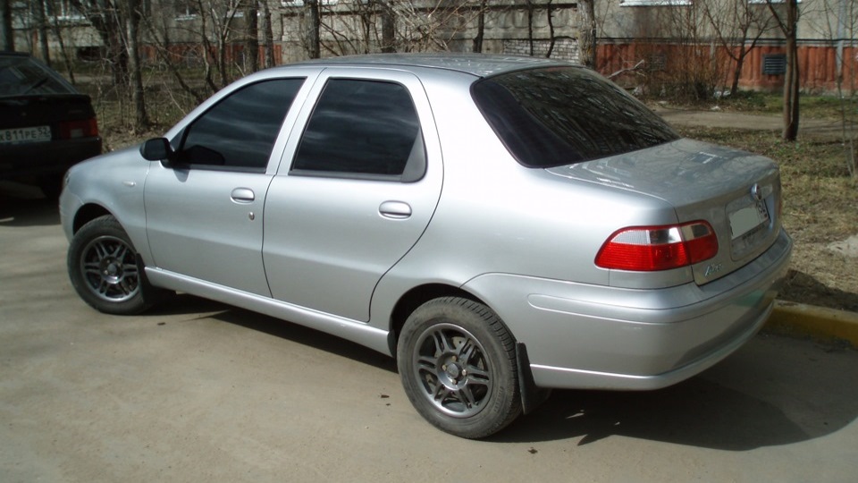 Отсутствуют 2 шпильки на выпускном коллекторе — FIAT Albea, 1,4 л, 2010 ...