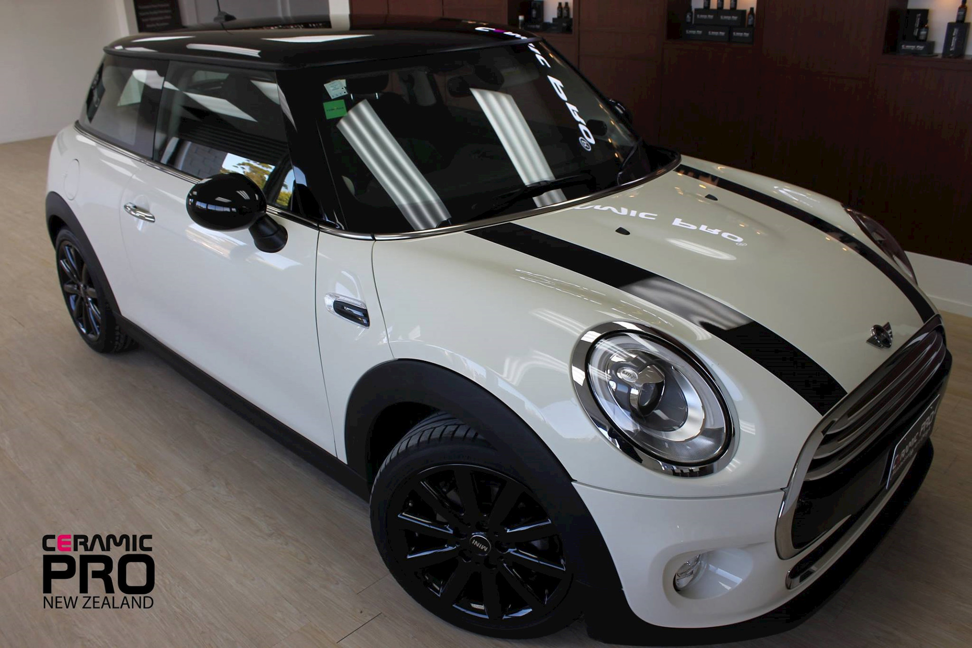 компактный красавчик Bmw Mini Cooper качественно и надолго защищён