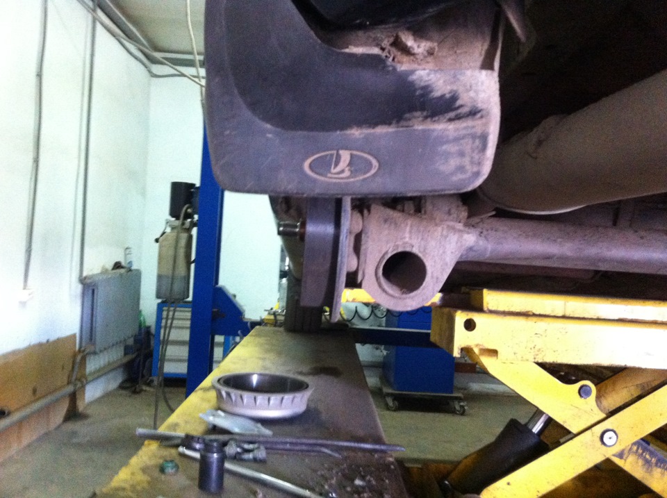 Замена ступичного подшипника — Lada Калина хэтчбек, 1,6 л, 2007 года ...