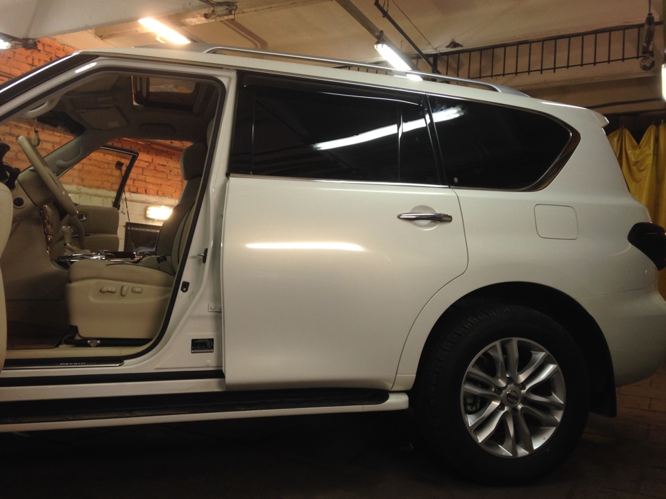 Запись 7 (23.09.13) — обклеиваем Патрика пленкой — Nissan Patrol (Y62 ...
