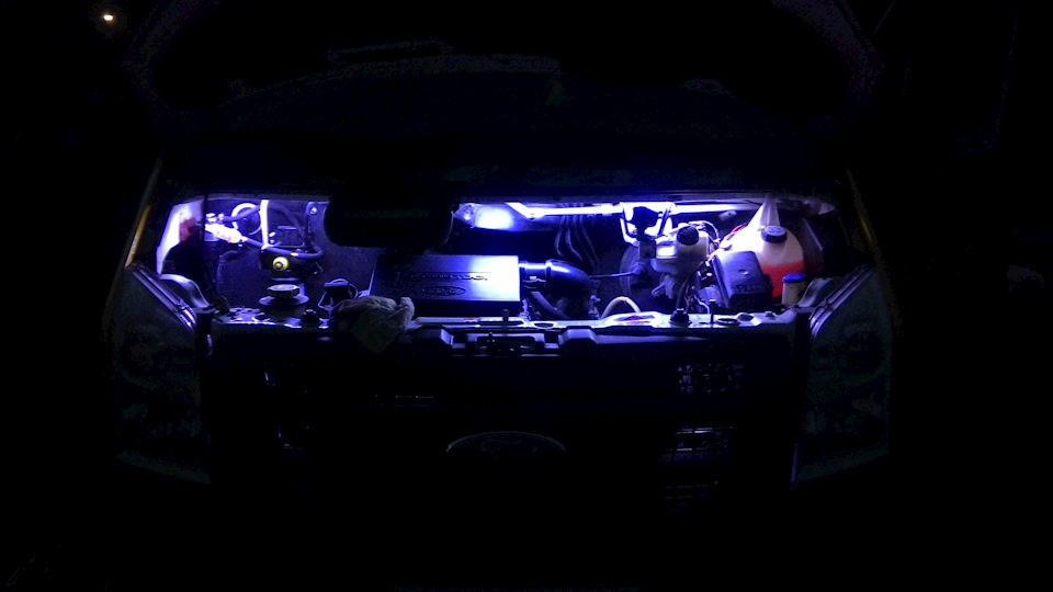 Подсветка подкапотного пространства — Ford Transit (7G), 2,2 л, 2008 ...