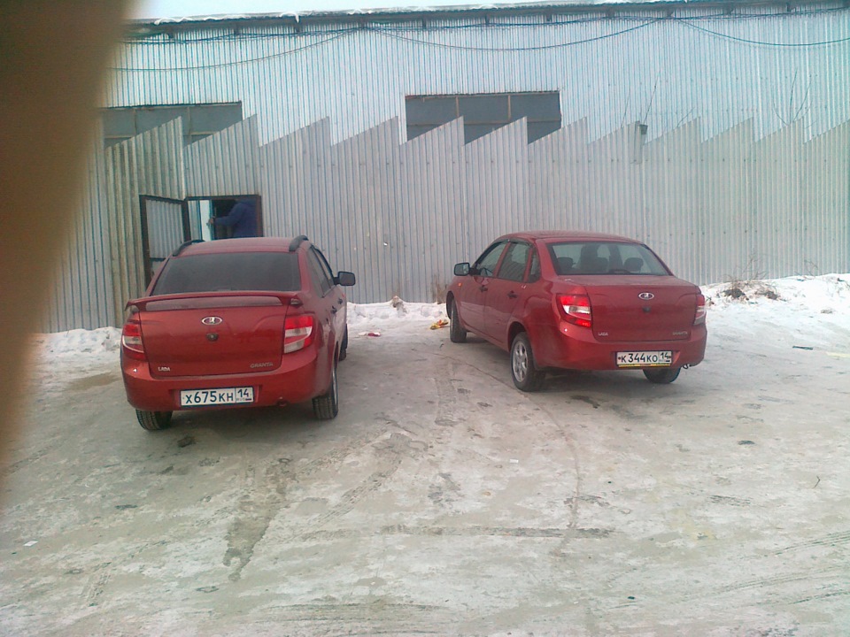 Встретил близняшку ))) — Lada Гранта (1G), 1,6 л, 2012 года ...